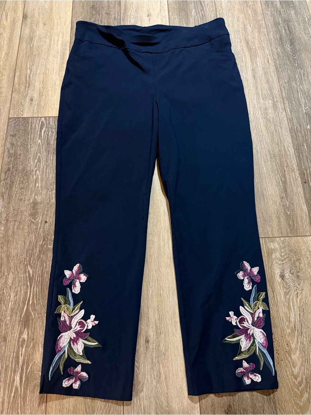 Chicos perfectly slimming navy blue cropped ankle dress pants embroidered sz 3